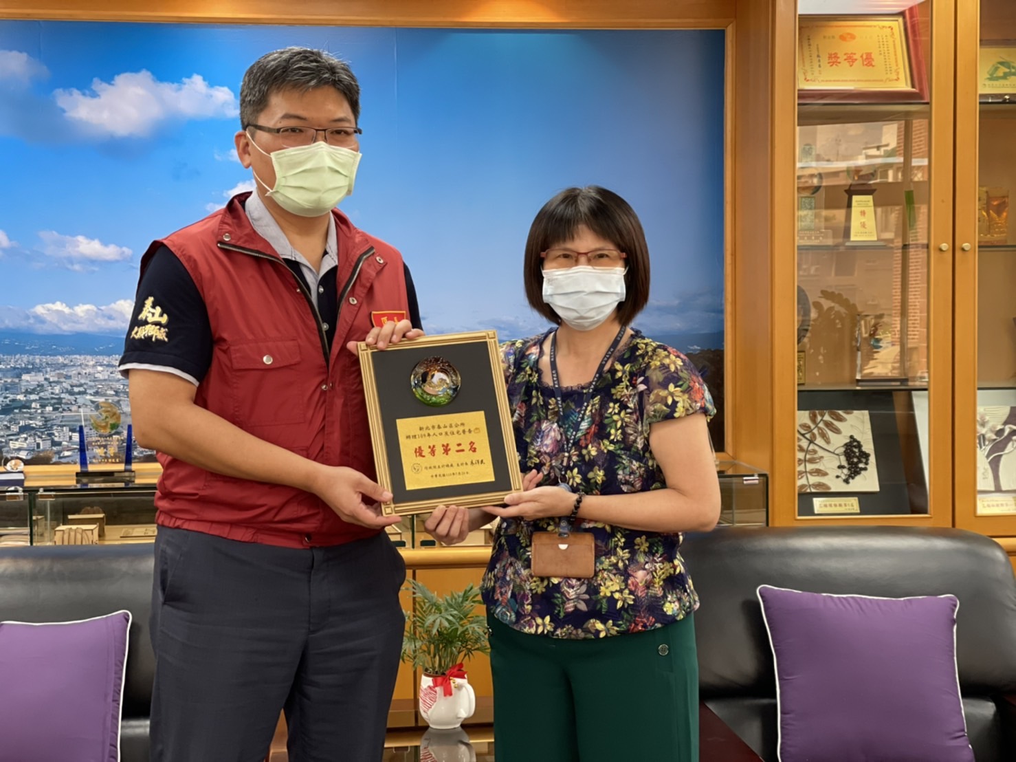 泰山區公所頒獎合影