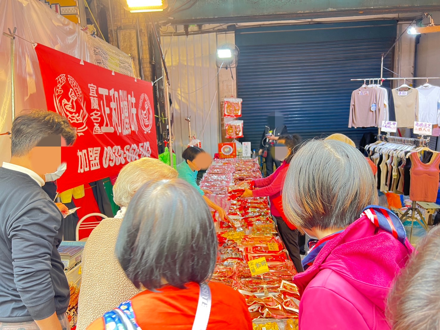 照片四 查訪春節肉類物價